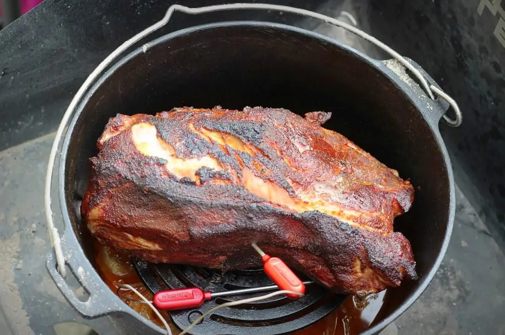 Pulled Pork aus dem Dutch Oven 11 Das Pulled Pork aus dem Dutch Oven ist fertig