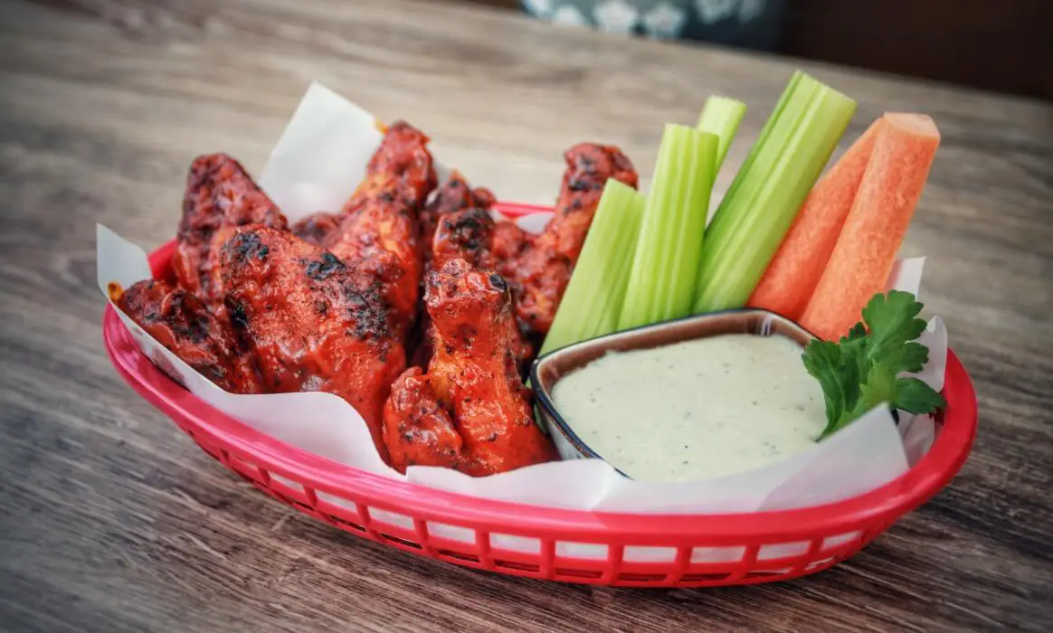 Buffalo Chicken Wings - knusprige Hähnchenflügel im Buffalo-Style Coffee Cannonball Chicken Wings-Buffalo Chicken Wings-Coffee Cannonball Chicken Wings