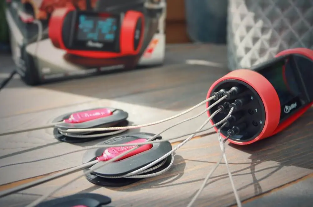 GrillEye Pro Plus - Test des Bluetooth & WLAN-Grillthermometers 4 6 von 8 möglichen Sonden gleichzeiteig am GrillEye Pro Plus
