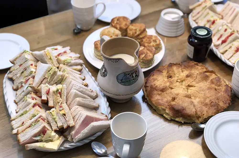 Irland-Reise 2018 mit Kerrygold 7 Scones, Tee und Sandwiches für den kleinen Hunger