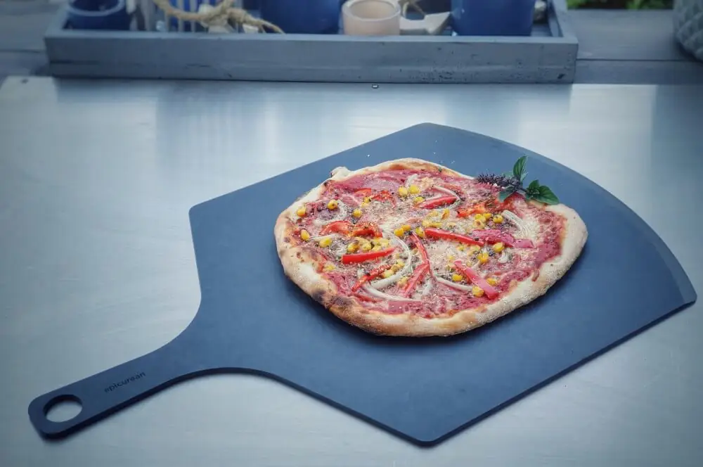 Epicurean Schneidebretter aus Holzfaser im BBQPit-Test 4 Die Epicurean Pizza Peel mit abgeschrägter Kante