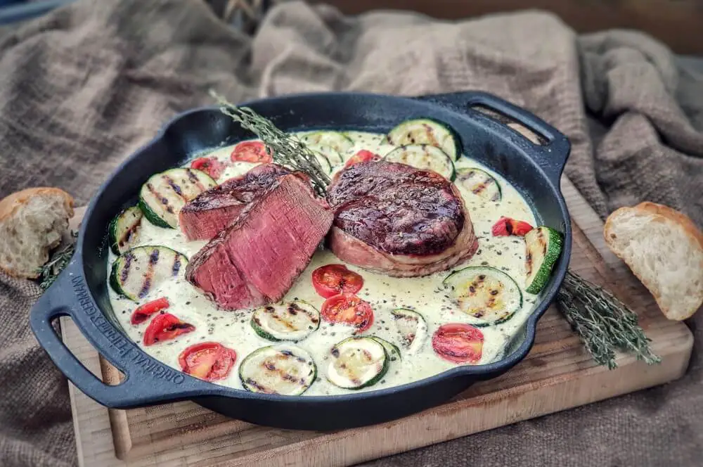 Filetpfanne mit Rahmsauce und gegrilltem Gemüse 6 Filetpfanne mit Käse-Rahmsauce und gegrilltem Gemüse
