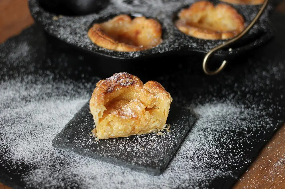 Pastéis de Nata mit Puderzucker