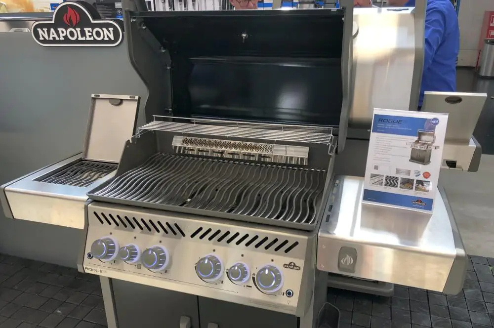 Grill-Neuheiten 2019 – Die heißesten Grilltrends der Spoga 19 Der neue Napoleon Rogue SE