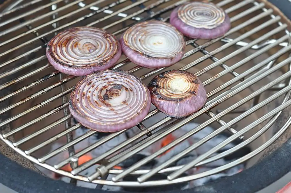 Zwiebel-Dip mit gegrillten roten Zwiebeln 2 Gegrillte rote Zwiebeln