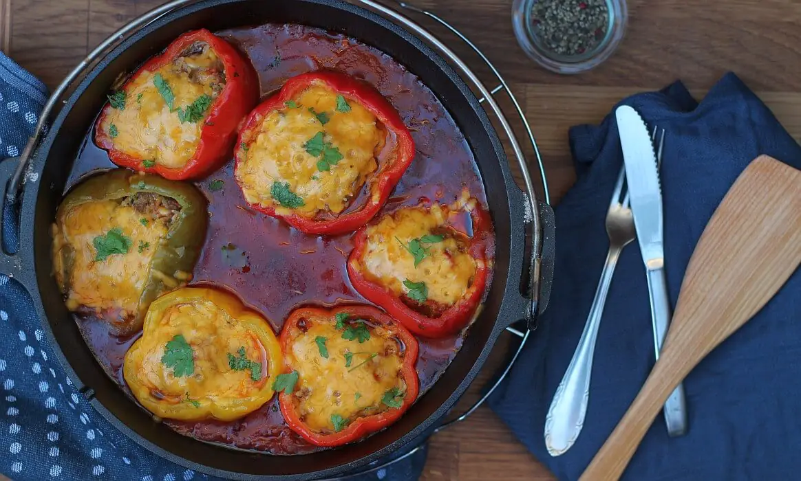 Gefüllte Paprika aus dem Dutch Oven | BBQPit.de rohrnudeln aus dem dutch oven-Gefuellte Paprika Dutch Oven-Rohrnudeln aus dem Dutch Oven