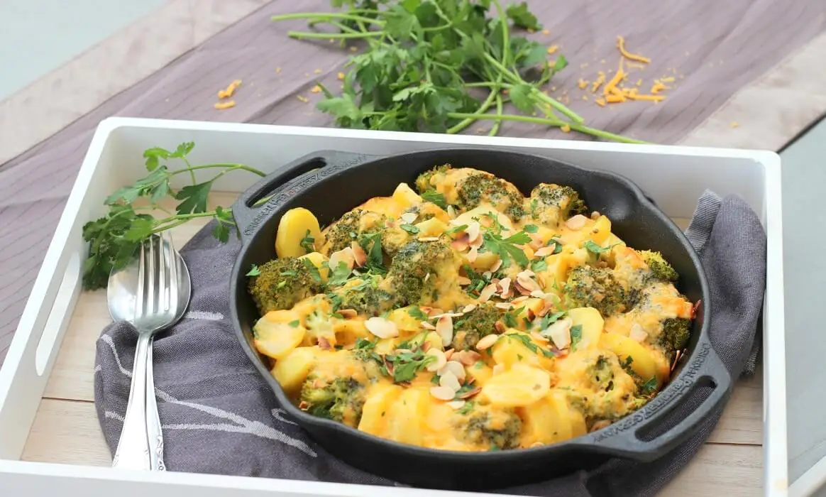 Kartoffel-Brokkoli-Auflauf mit gerösteten Mandelblättchen | BBQPit.de