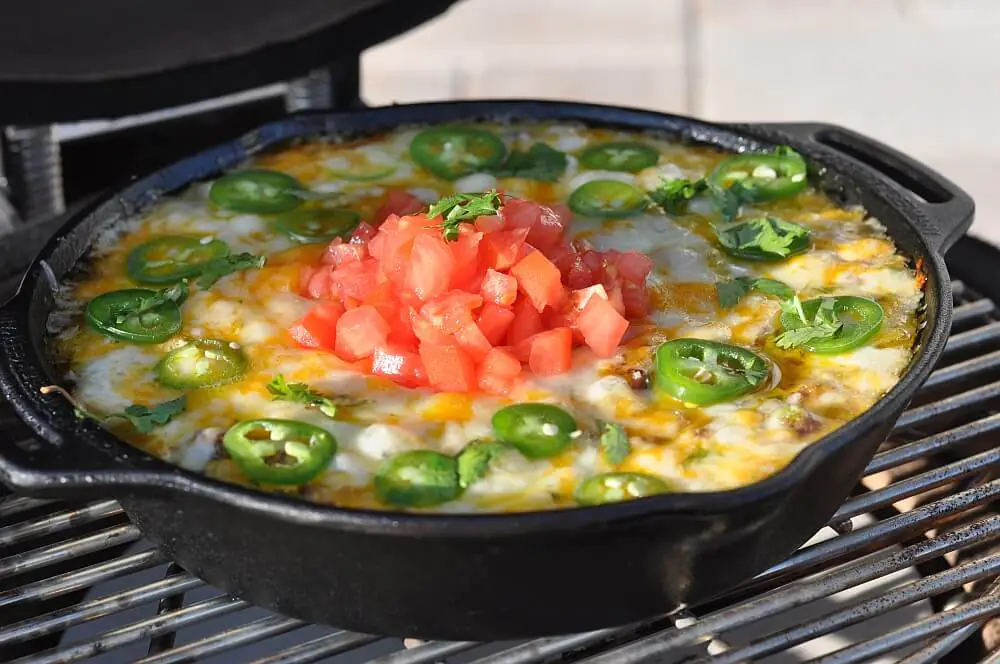 Queso Fundido - mexikanischer Käse-Dip mit Hackfleisch 4 Queso Fundido in der Gusspfanne