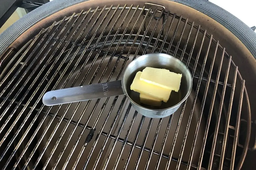 Cornbread - Rezept für amerikanisches Maisbrot 2 Die Butter wird geschmolzen