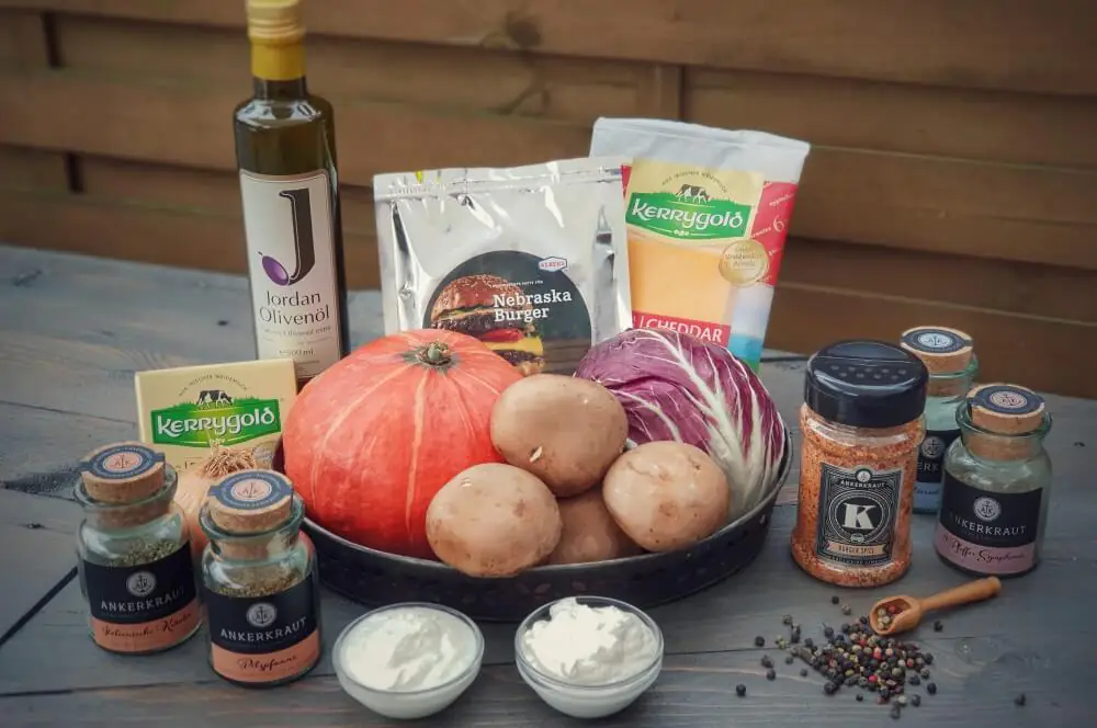 Kürbis-Burger mit Cheddar und Champignons 1 Alle Zutaten für den Kürbis-Burger auf einen Blick