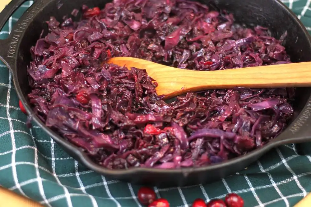 Rotkohl selber machen mit Äpfeln und Cranberries