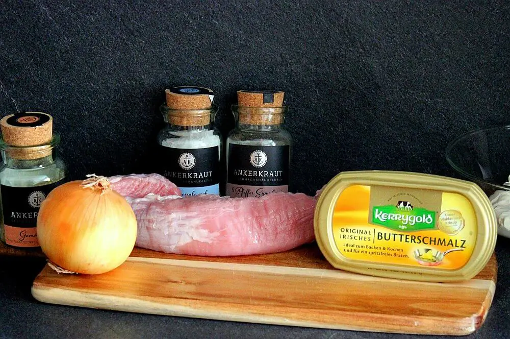 Schweinefilet-Medaillons in Zwiebel-Rahmsauce 1 Zutaten für Schweinefilet-Medaillons in Zwiebel-Rahmsauce