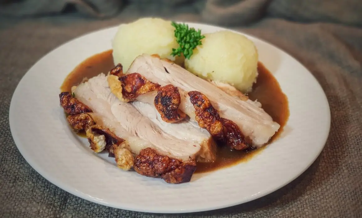 Krustenbraten vom Grill mit Dunkelbiersoße bayerischer Art | BBQPit.de