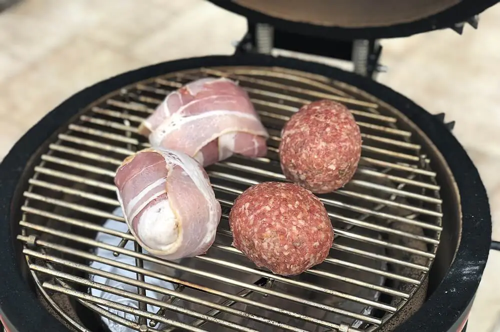 Scotch BBQ Eggs - Eier im Hackmantel vom Grill 8 Die Scotch BBQ Eggs werden indirekt gegrillt