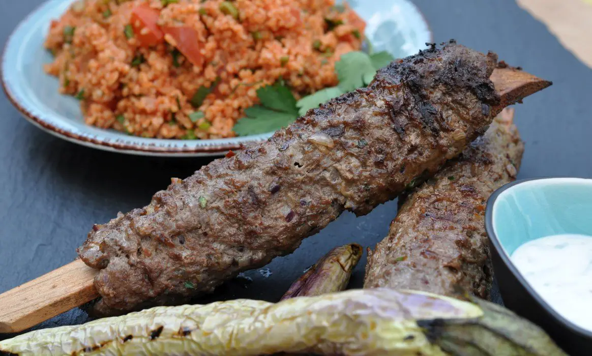 Adana Kebap mit Minz-Joghurt  | BBQPit.de
