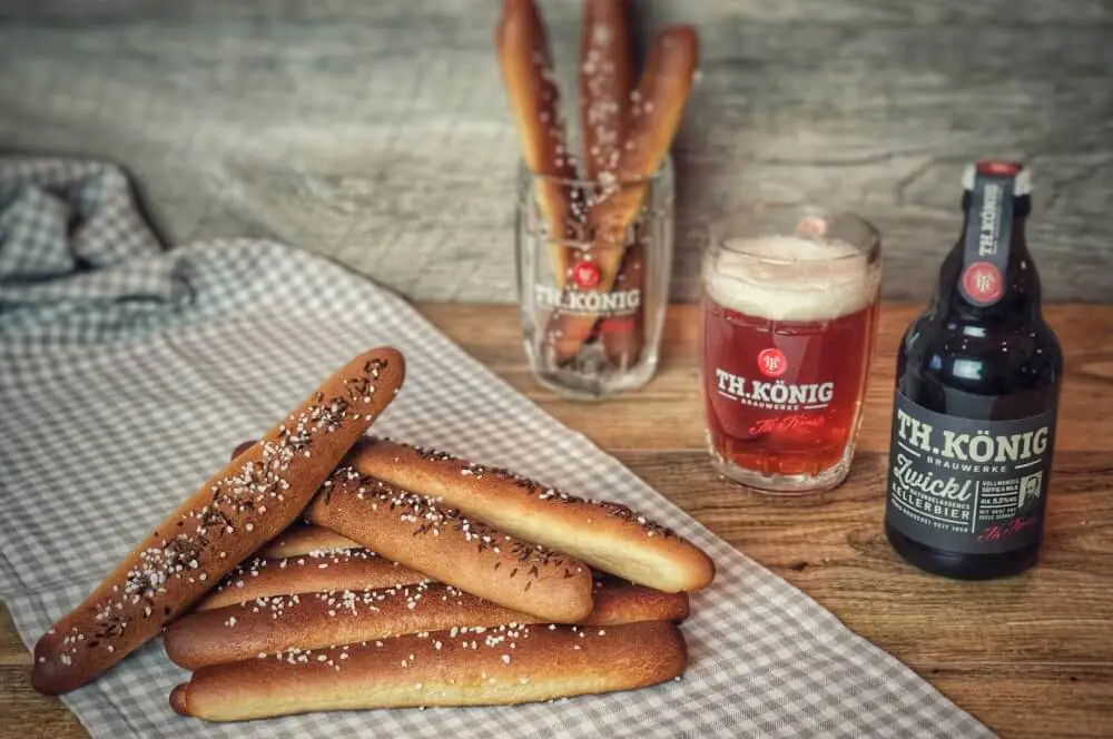 Bierstangen - Rezept für Kellerbier-Knabberstangen 9 Bierstangen mit Th. König Zwickl Kellerbier