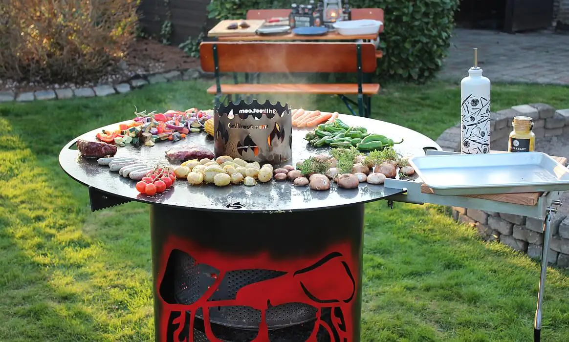 XXL-Feuerplatte von Grillrost.com mit 100 cm Durchmesser | BBQPit.de schwenkgrill-XXL Feuerplatte Grillrost com 100cm Durchmesser-Schwenkgrill / Grillgalgen von Grillrost.com im Test