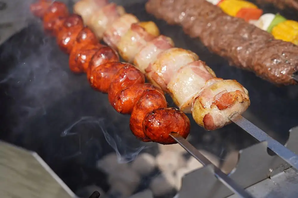 Turnado von Moesta-BBQ - Elektrischer Spießdreher für Kugelgrills 13 Chorizo und Kartoffeln im Speckmantel