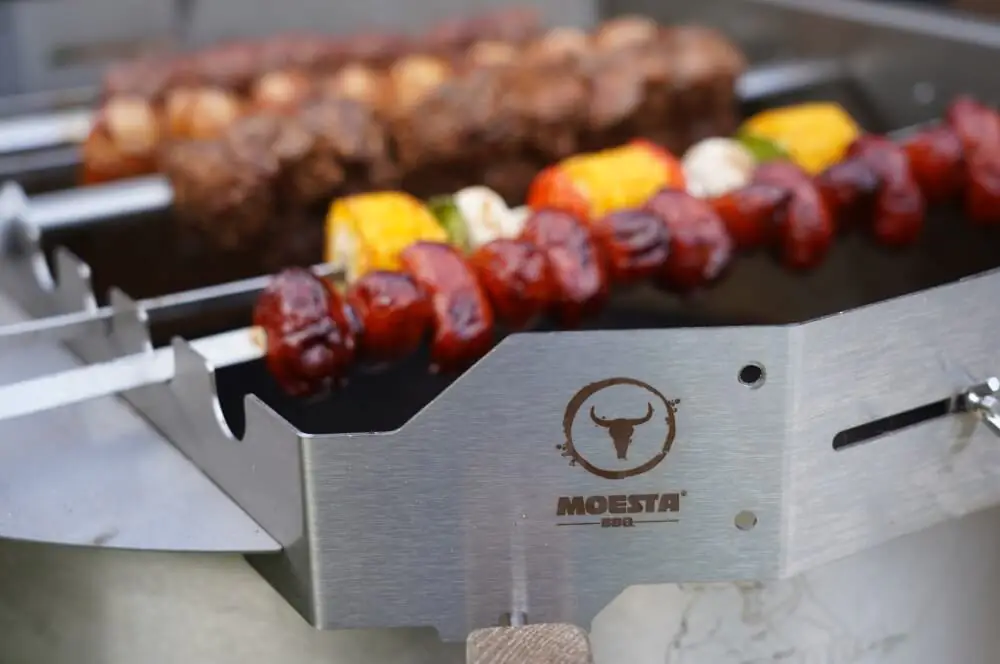 Turnado von Moesta-BBQ - Elektrischer Spießdreher für Kugelgrills 1 Der Turnado Spießdreher von Moesta-BBQ