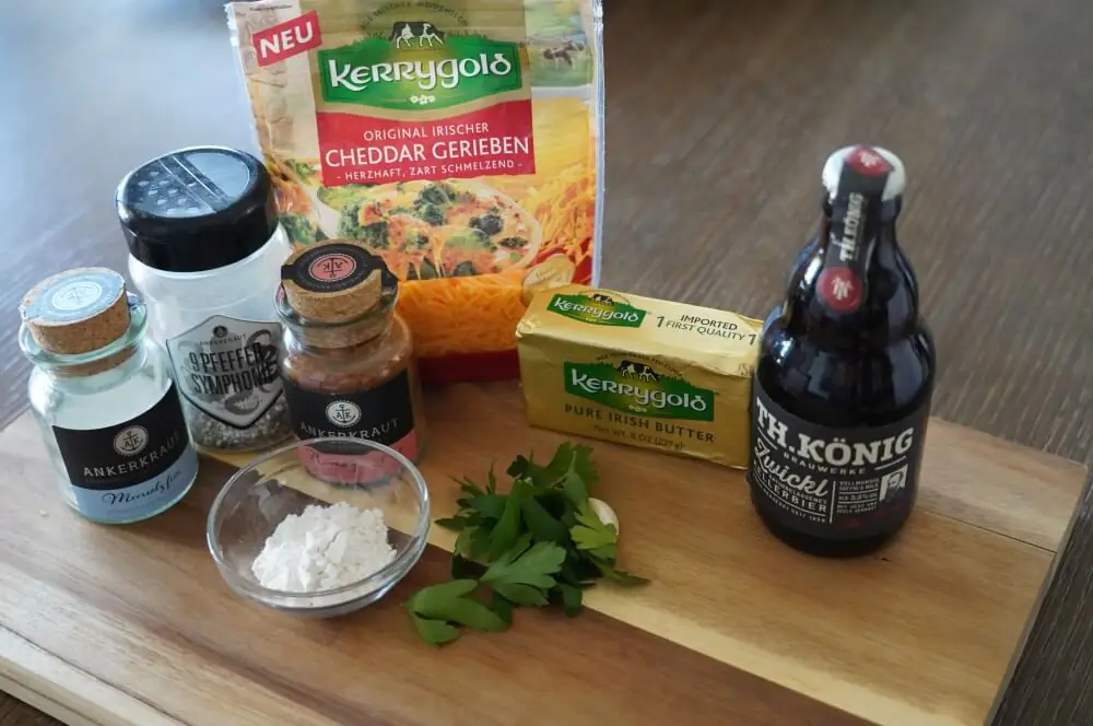 Bier-Käse-Dip - Smoked Beer Cheese Dip 1 Alle Zutaten für den Bier-Käse-Dip auf einen Blick