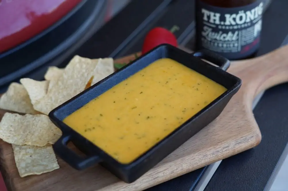 Bier-Käse-Dip - Smoked Beer Cheese Dip 6 Bier-Käse-Dip mit Cheddar und Kellerbier