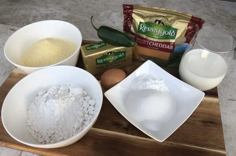 Cornbread-Muffins - Maisbrot-Muffins mit Cheddar und Jalapenos 1 Alle Zutaten für die Cornbread-Muffins auf einen Blick
