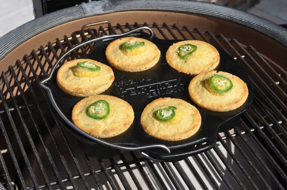 Cornbread-Muffins - Maisbrot-Muffins mit Cheddar und Jalapenos 5 Cornbread-Muffins aus der Petromax Muffinform mf6