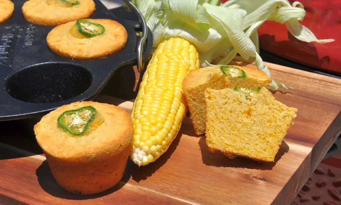 Cornbread-Muffins - Maisbrot-Muffins mit Cheddar und Jalapenos