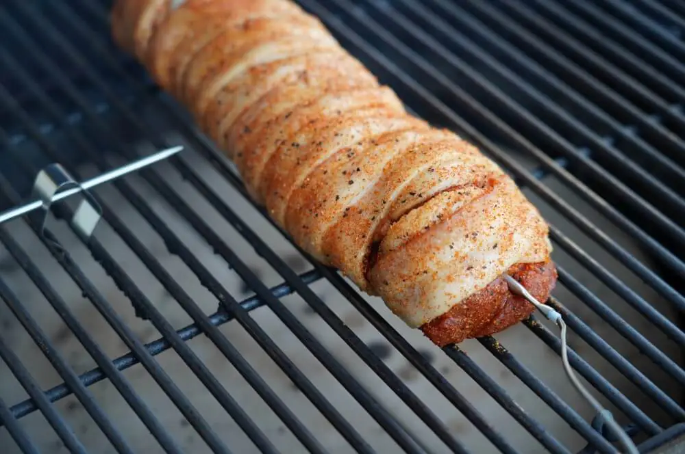 Schweinefilet im Speckmantel - innen saftig, außen knusprig! 3 Schweinefilet im Speckmantel auf dem Grill