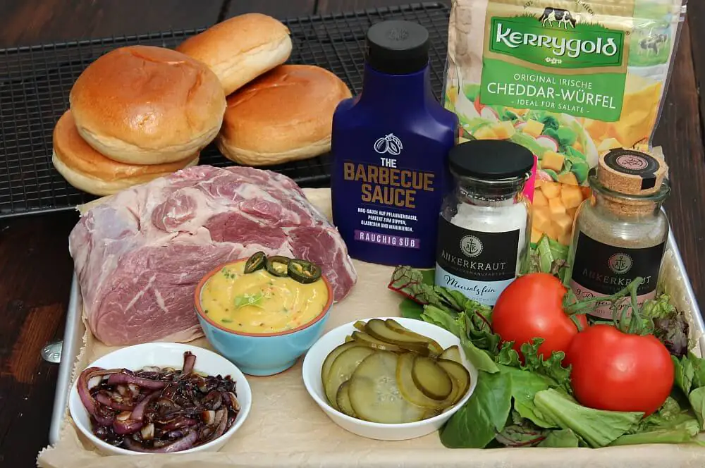 Juicy Lucy Burger - Mit Käse gefüllter Cheeseburger 1 Alle Zutaten für den Juicy Lucy Burger auf einen Blick