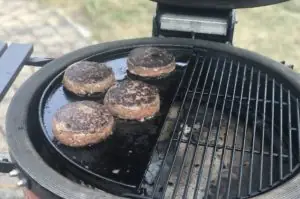 Juicy Lucy Burger Kaesefuellung 08