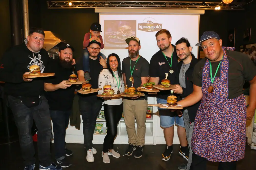 Kerrygold Cheddar Burger Challenge 2019 - Das Finale 26 Alle 8 Finalisten mit ihren Cheddar Burgern