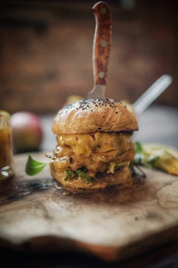 Kerrygold Cheddar Burger Challenge 2019 - Das Finale 6 Der Mango Chilli-Cheese Koriander Burger von Mario Sänger
