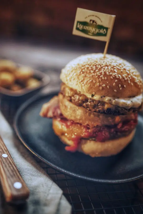 Kerrygold Cheddar Burger Challenge 2019 - Das Finale 9 Der Fried Onion Bacon Cheese Double Burger von Sebastian Belitz