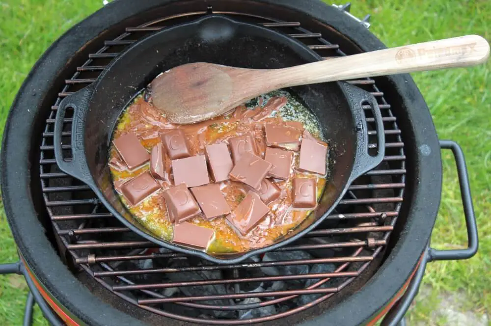 S'Mores Dip - Die unverschämt süße Leckerei aus den USA 2 Butter und Schokolade werden geschmolzen
