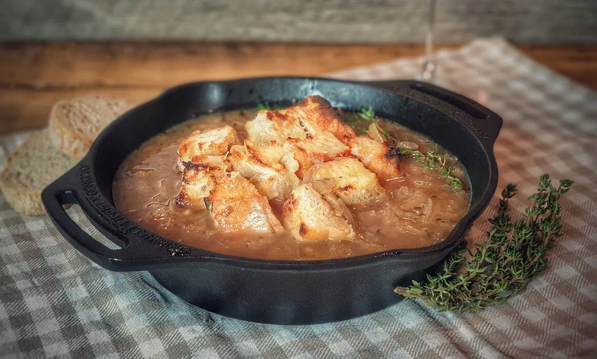 Zwiebelsuppe nach französischer Art | BBQPit.de kürbissuppe-Zwiebelsuppe Dutch Oven-Kürbissuppe aus dem Potjie