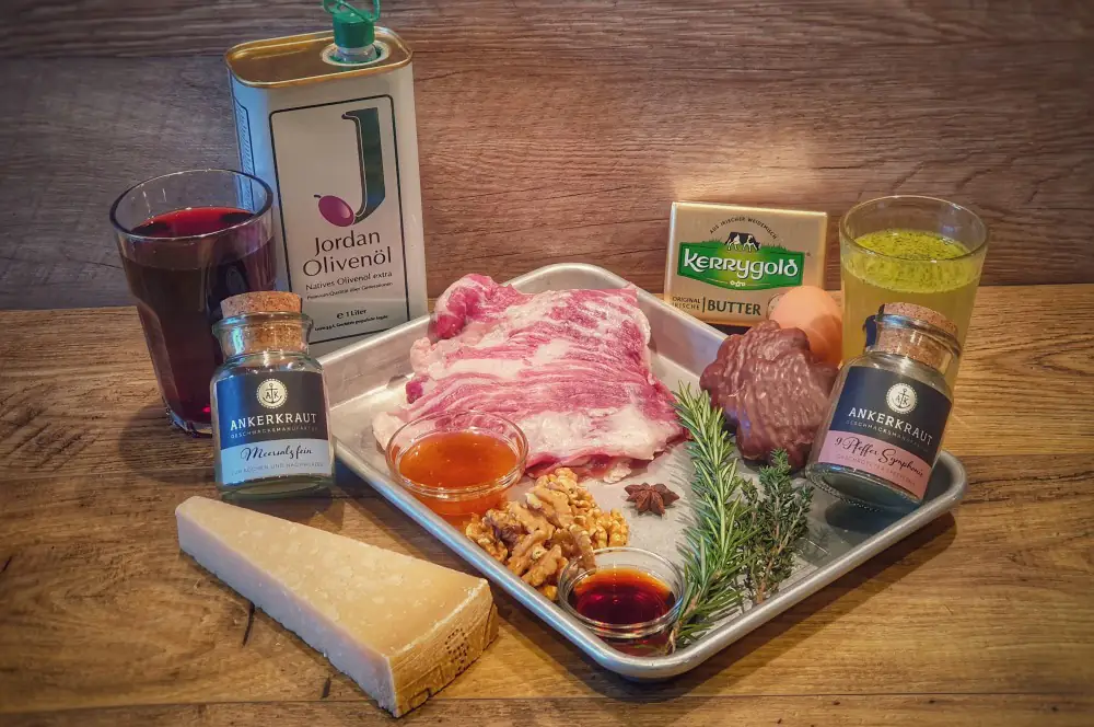 Alle Zutaten für das Iberico Secreto mit Lebkuchenkruste auf einen Blick