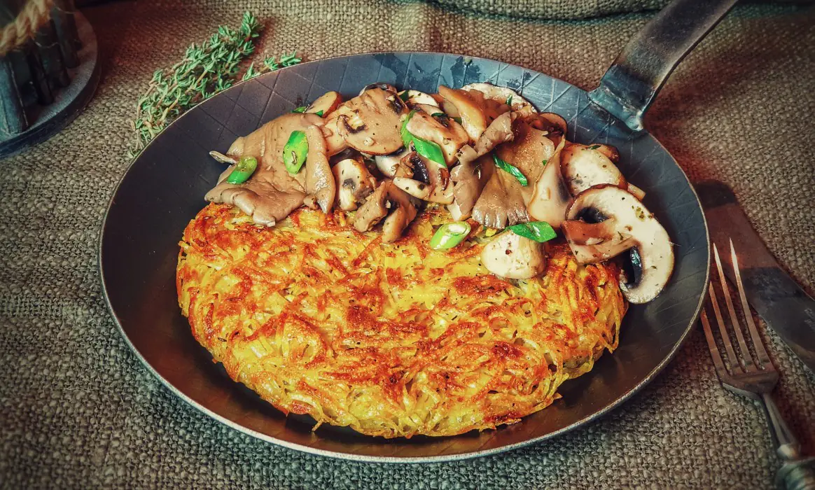 Schweizer Rösti mit Pilzen | BBQPit.de kürbis-kartoffel-rösti-Schweizer Roesti mit Pilzen-Kürbis-Kartoffel-Rösti mit Räucherlachs