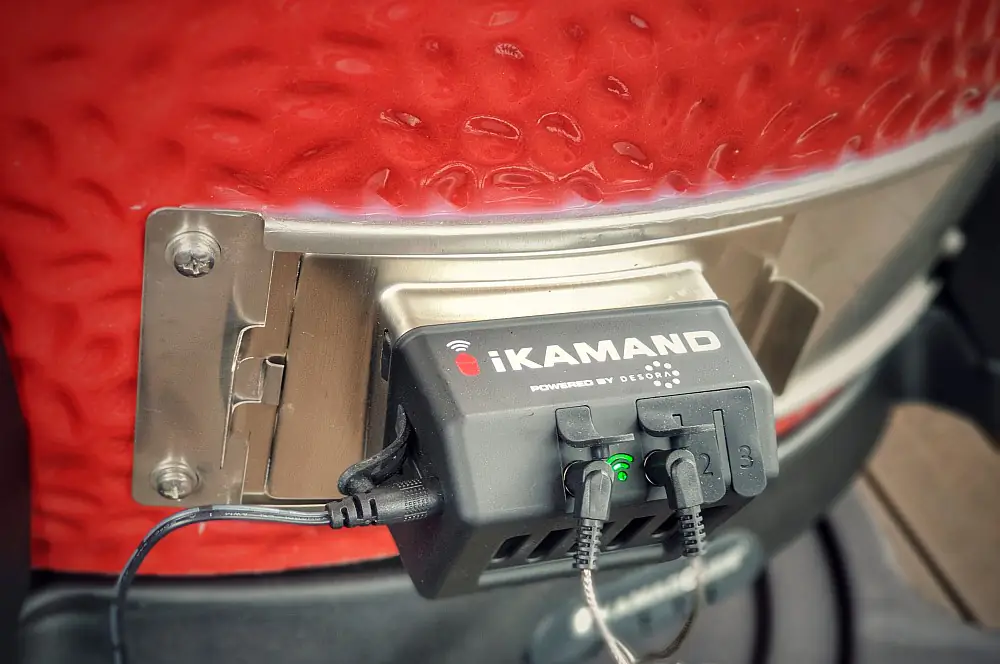 iKamand Temperatursteuerung für Kamado Joe Keramikgrills 5 Der Lüfter bläst Zuluft in den Grill und heizt somit die Kohle an