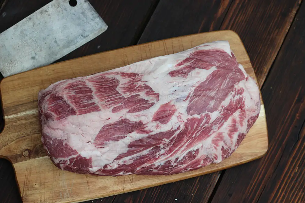 Coppa - Luftgetrockneter Schinken aus dem Schweinenacken 1 Livar Schweinenacken als Ausgangsprodukt