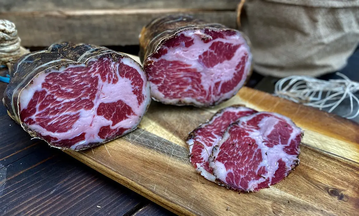 Coppa - Luftgetrockneter Schinken aus dem Schweinenacken | BBQPit.de lachsschinken-Coppa Luftgetrockneter Schinken Schweinenacken-Lachsschinken &#8211; Anleitung &#038; Rezept für geräucherten Schweinelachs