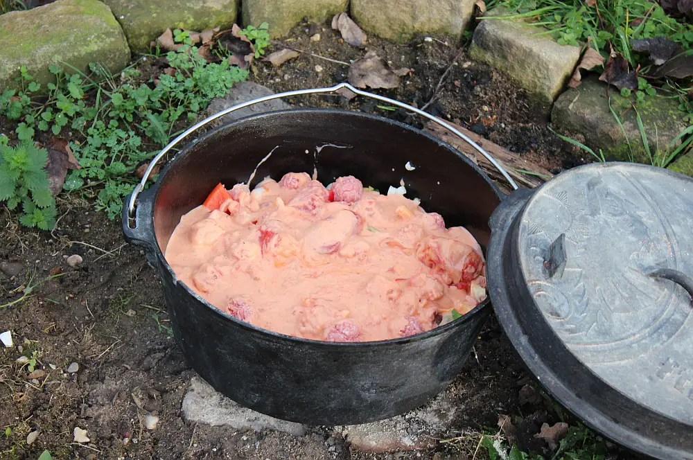 Die Sauce wird eingerührt