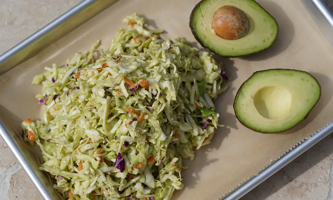 Avocado Slaw - Krautsalat mit Avocado-Dressing | BBQPit.de steak-tacos-Avocado Slaw Krautsalat Coleslaw-Steak-Tacos mit Avocado-Slaw