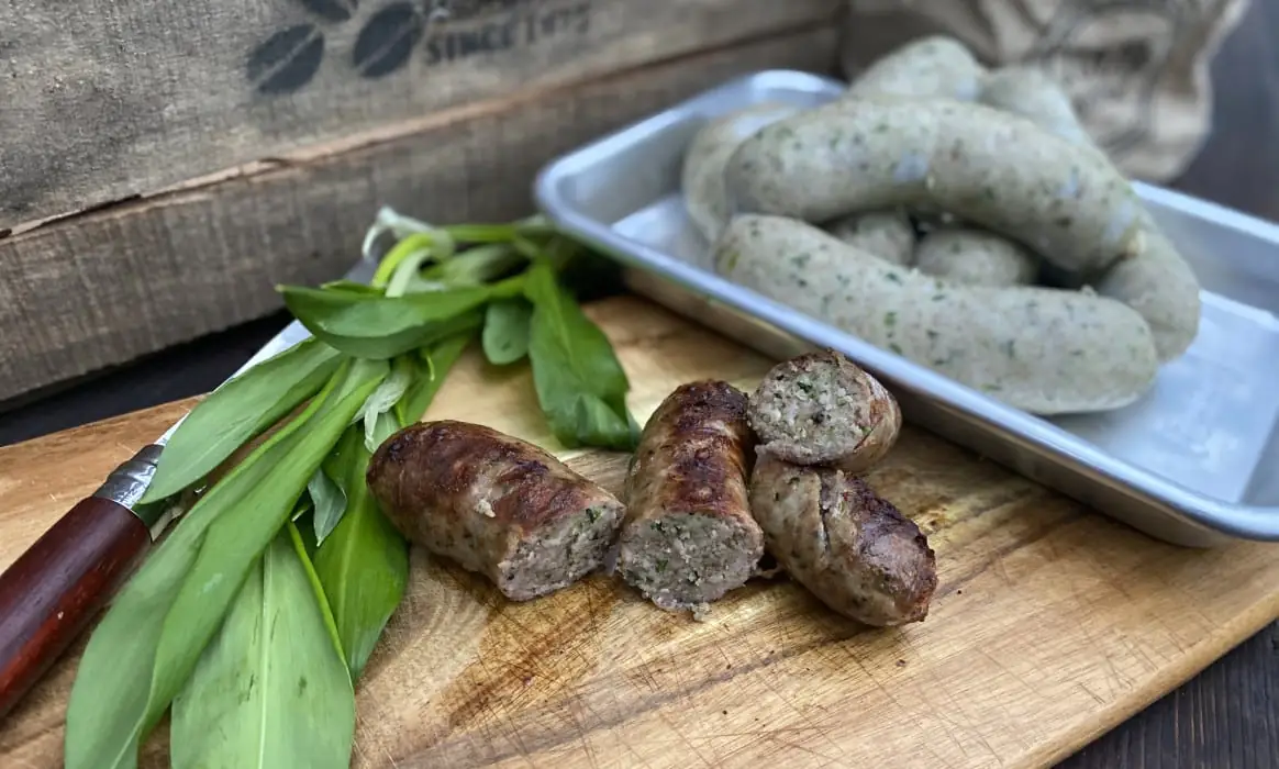 Bärlauch-Griller - Selbstgemachte Bärlauch-Bratwurst | BBQPit.de