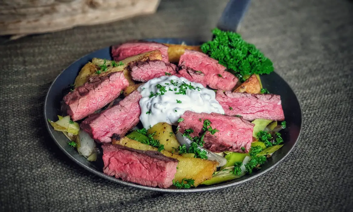 Stroganoff-Pfanne mit Bavette | BBQPit.de bauernfrühstück aus der heißluftfritteuse-Stroganoff Pfanne Bavette-Bauernfrühstück aus der Heißluftfritteuse
