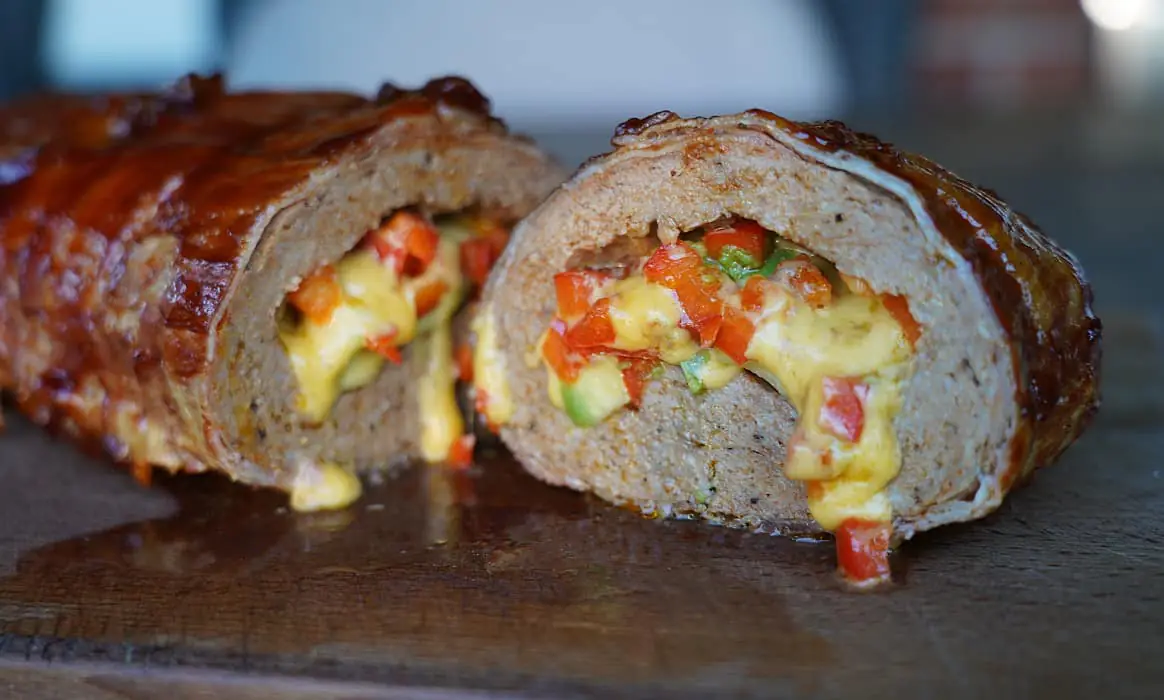 Avocado Bacon Bomb mit Paprika italienische bacon bomb-Avocado Bacon Bomb-Italienische Bacon Bomb mit Provolone, Parmesan &#038; getrockneten Tomaten