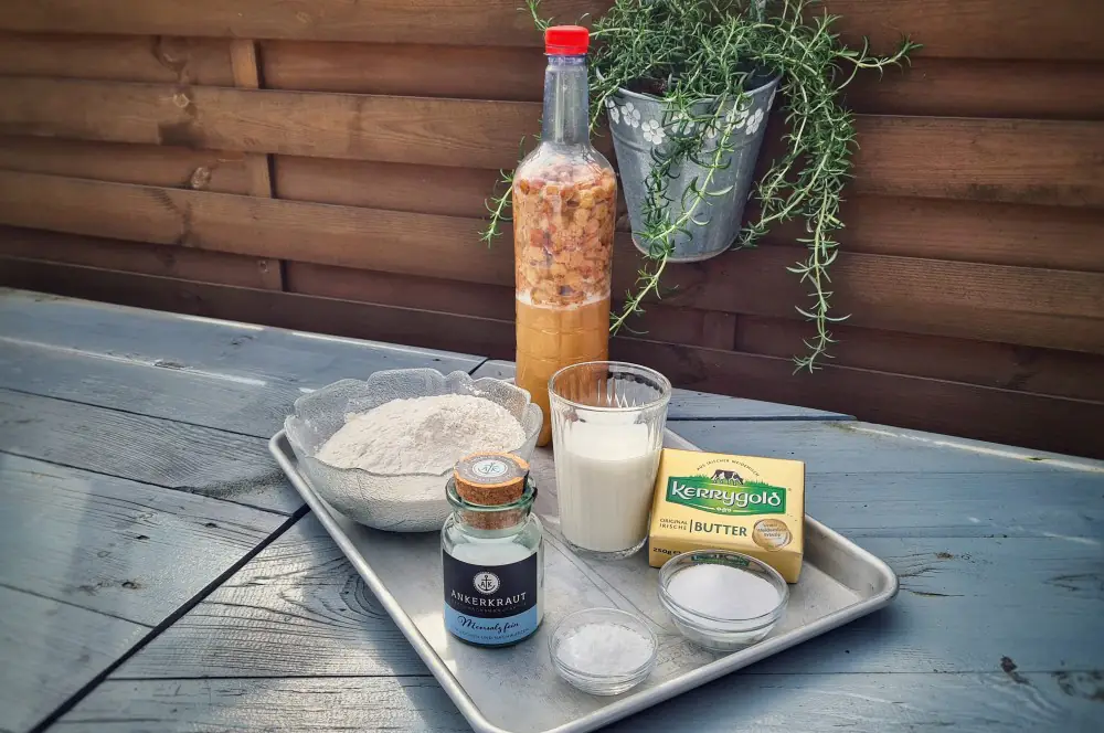 Hefezopf - Dieses Rezept schmeckt nicht nur zu Ostern 1 Alle Zutaten für den Hefezopf auf einen Blick