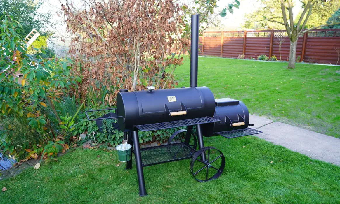Joe's Barbeque Smoker 16 Die neue Smoker-Küche-Joes BBQ Smoker 16 Reverse Flow-Die neue Smoker-Küche von Tom Heinzle