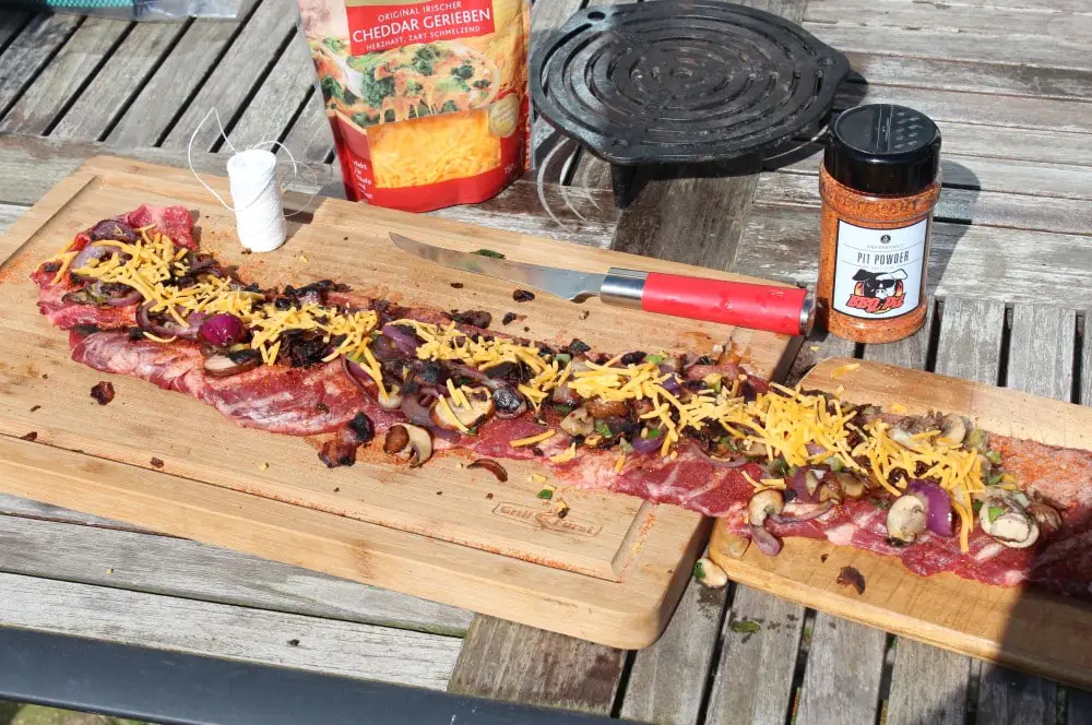Skirt Steak Roulade - XXL-Roulade aus dem Dutch Oven 5 Das Inside Skirt wird großzügig belegt