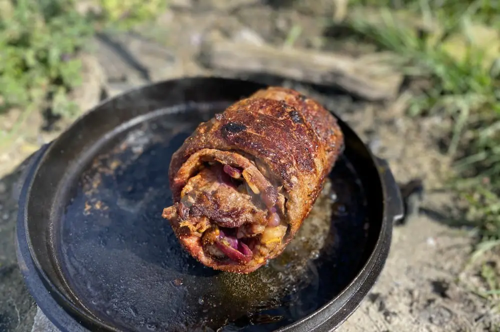 Skirt Steak Roulade - XXL-Roulade aus dem Dutch Oven 7 Die Skirt Steak Roulade wird in Butterschmalz angebraten